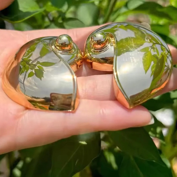 Vintage Gold Snail Earrings - Picture 3 of 3